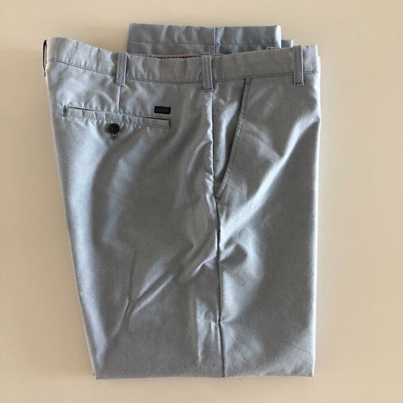 IZOD Golf Casual Activewear Straight Leg Flat Front Pants in Blue Size 40 x 29 - Picture 3 of 12